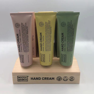 Présentoir cosmétique de crème de main de support d'affichage en bois de magasin